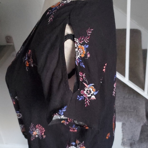 Mudd Floral Tie Front Cold Shoulder Top - Picture 3 of 8